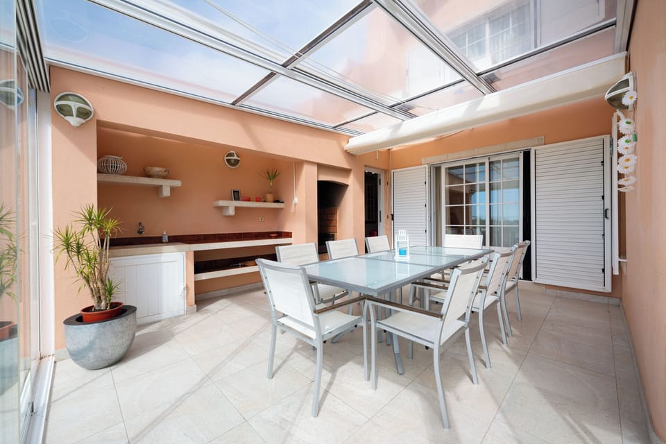 Sunroom with glass windows that can be open or closed