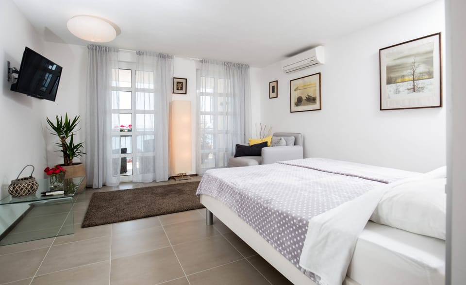 bedroom nb 1 with the ensuite bathroom