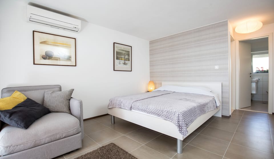 bedroom nb 1 with the ensuite bathroom