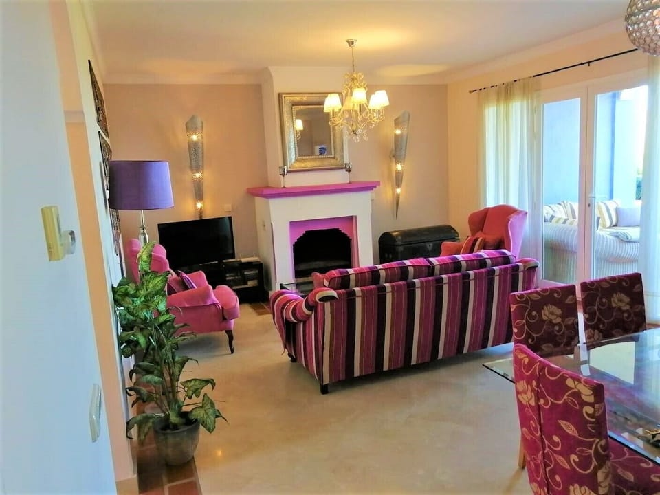 Main bedroom with pool/ sea view