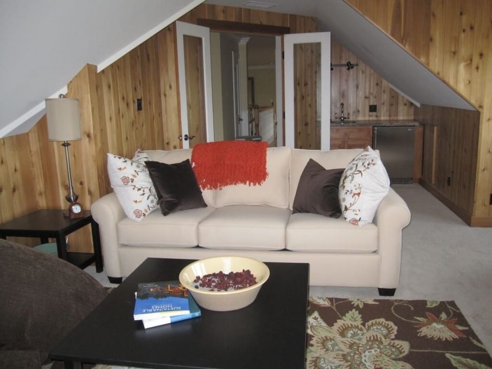 Cedar Bedroom with Sofa Bed