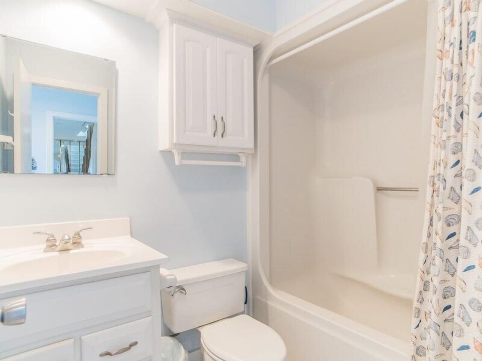 Primary Bathroom - Shower/Tub Combo