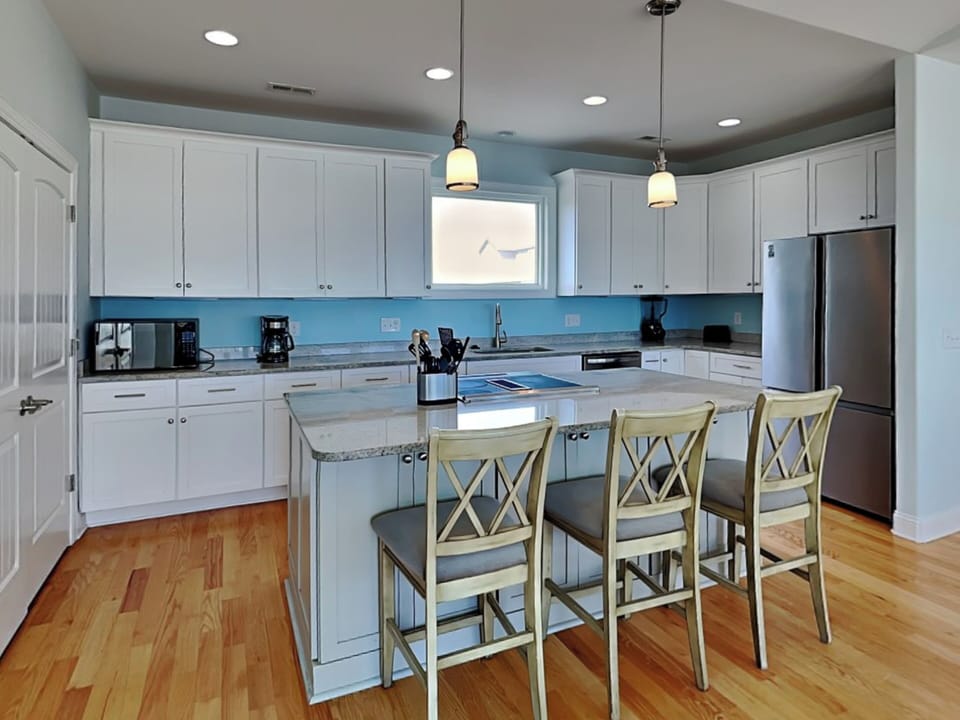 Breakfast Bar - Seating for 3