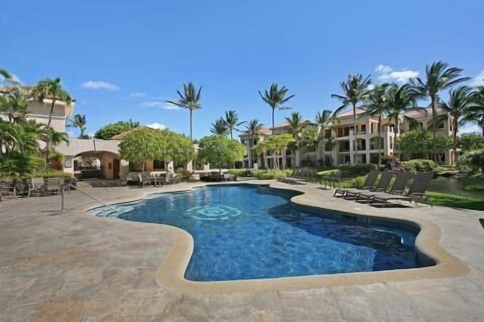 Pool with Jacuzzi