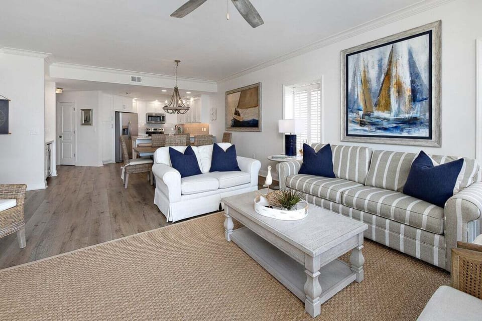 Saint Simons Grand #103 Living and Dining Space