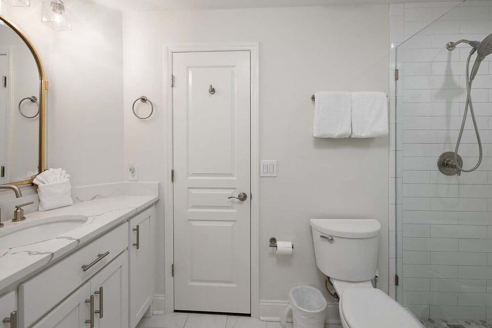 Saint Simons Grand #103 Walk-in shower with detachable shower head