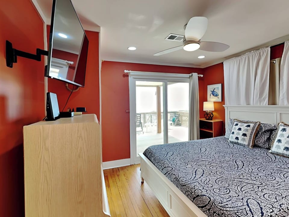Bedroom 3, Queen with deck access