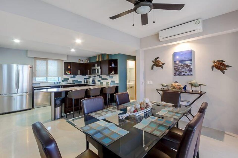 Dining room with seating for 6