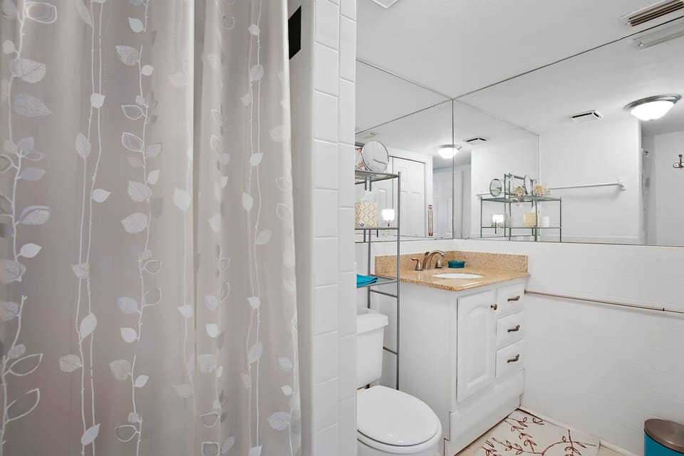 Downstairs shared bathroom.