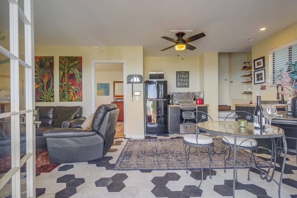 Full size refrigerator & freezer, stove/oven, microwave, toaster
