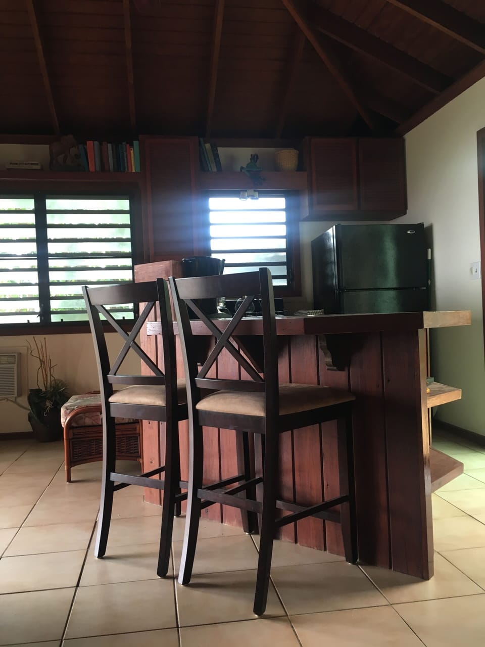 Kitchen Island with sit up countertop.
