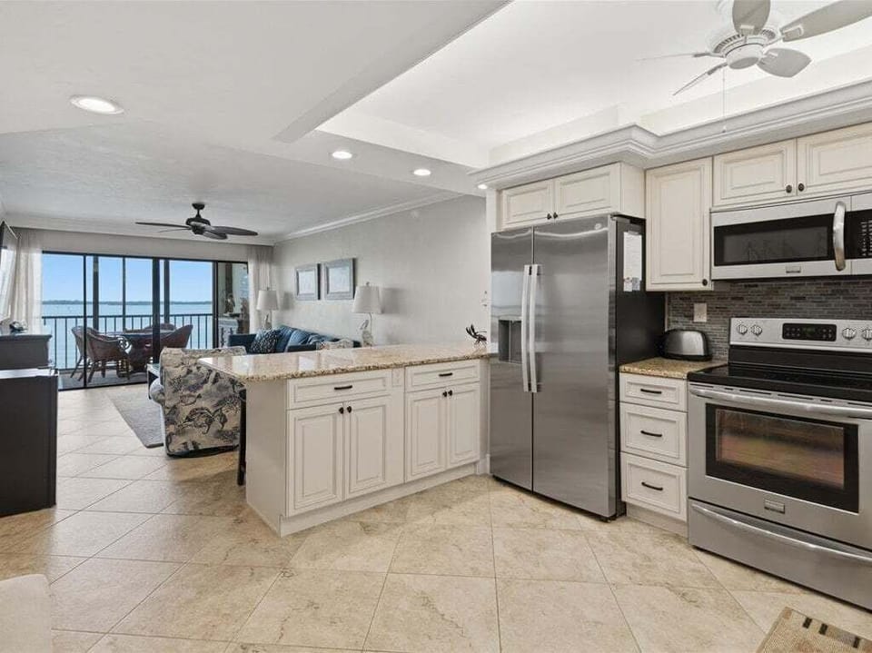 kitchen with breakfast bar