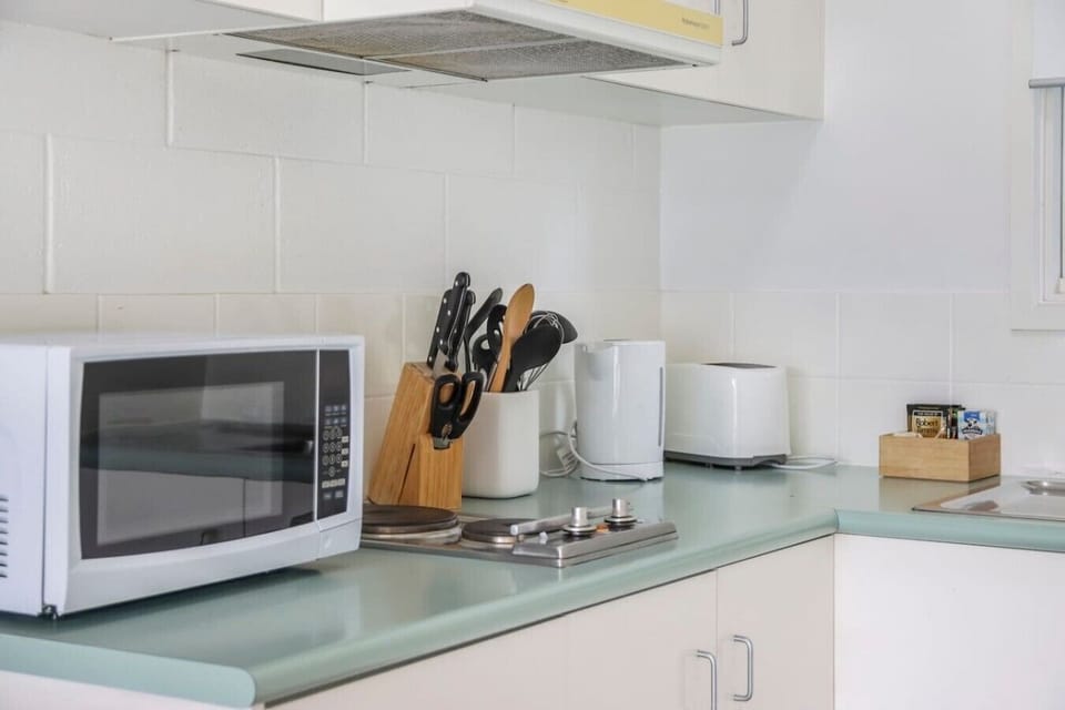 Fully equipped kitchenette with kettle, toaster and everyday cooking essentials.