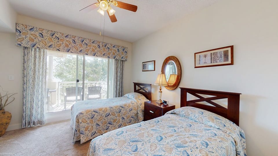 Bedroom 2 with Two Twin Beds