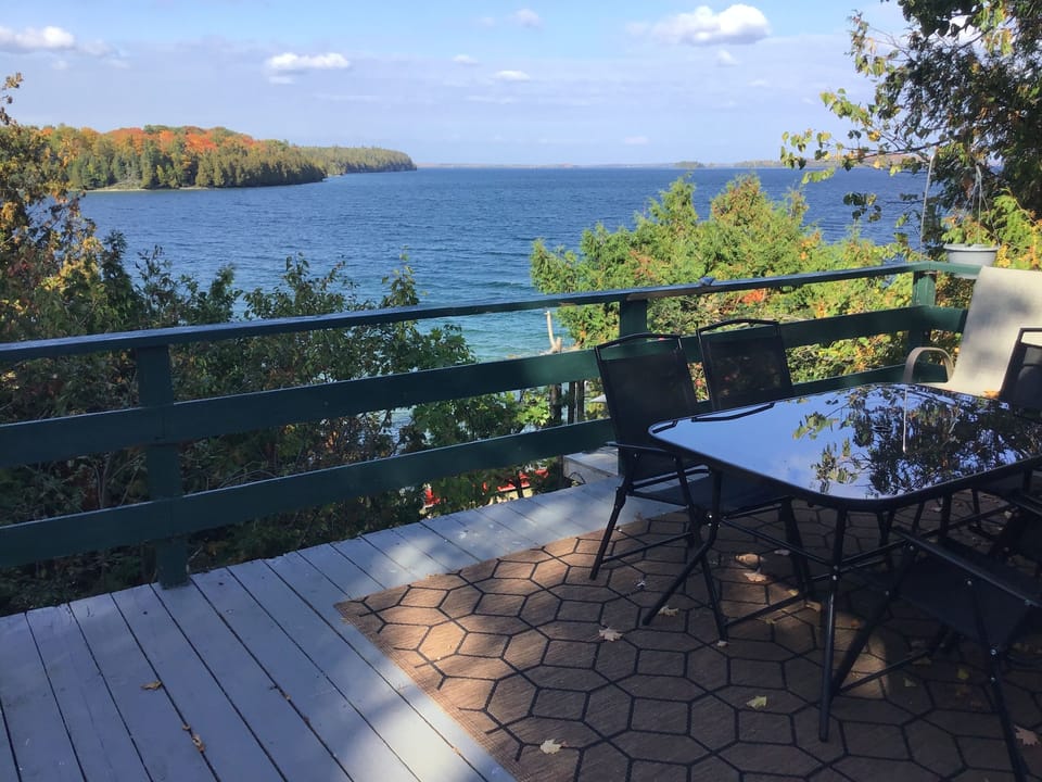 View of deck with a napoleon barbecue to do your favourite food.
