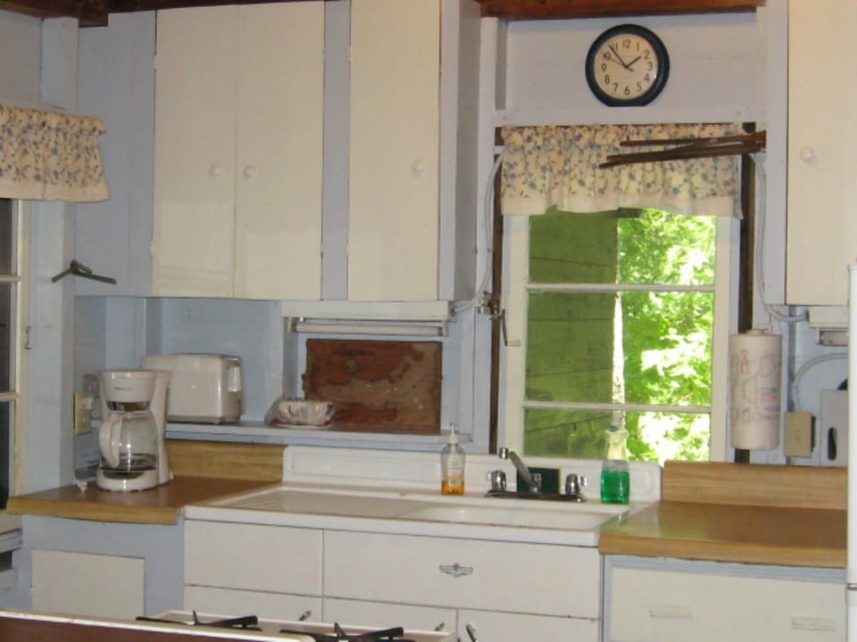 This kitchen is a perfect size for vacation.
