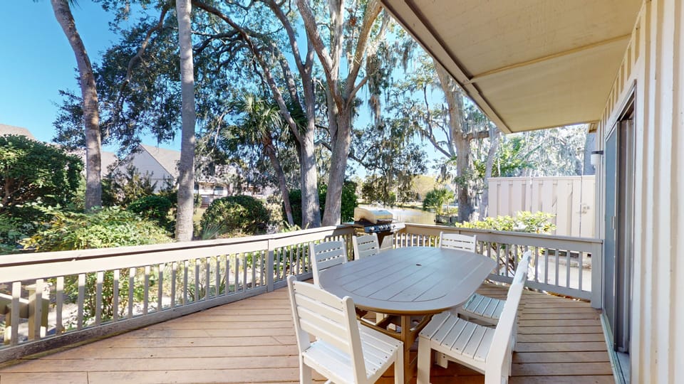 Outdoor Dining with Propane Grill