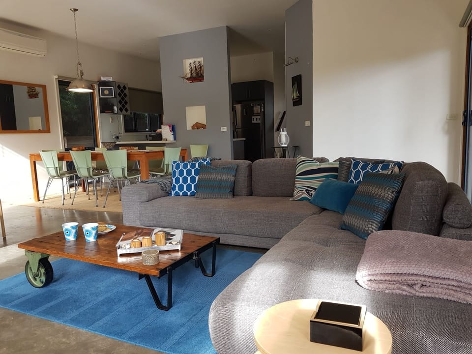huge couch and comfortable 