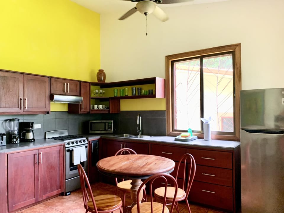 Cozy A/C EcoCondo #4 with Pool & Wildlife Visits (1587)