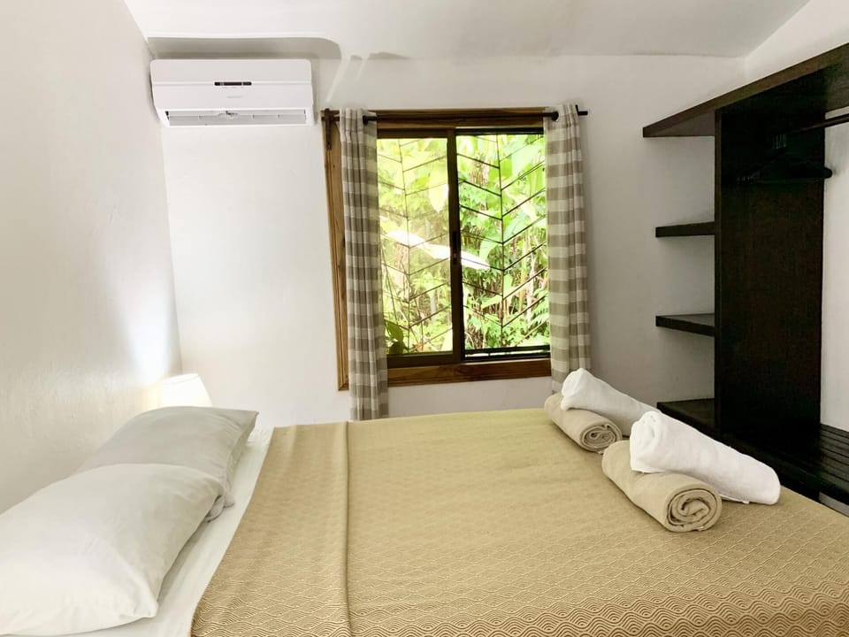 Cozy A/C EcoCondo #4 with Pool & Wildlife Visits (1589)
