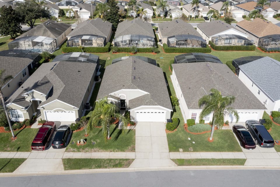 41 - 8125 Fan Palm Way - windsor hills (4).jpg