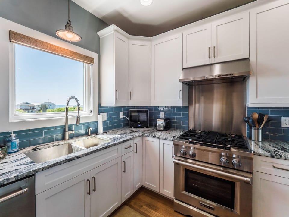 Kitchen with Breakfast Bar - Top Level