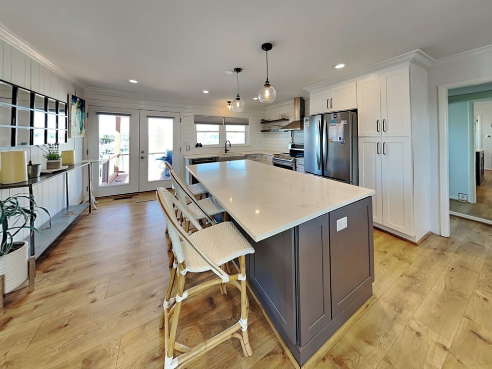 Kitchen Island - Seating for 3
