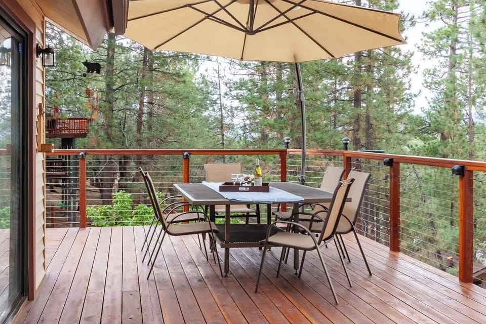 Outdoor living with nice table and chairs overlooking the mountain