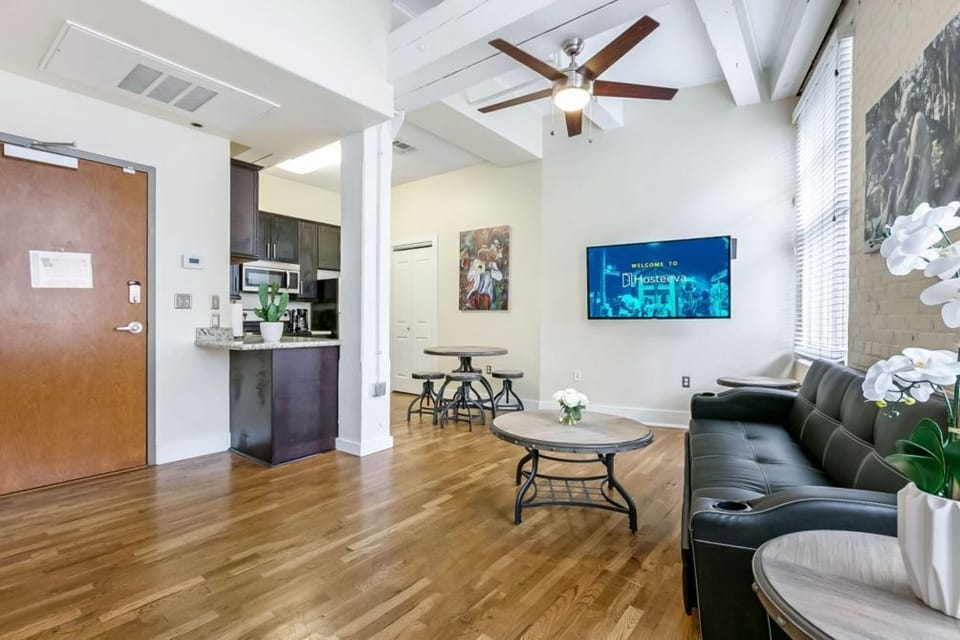 Living room/Seating area