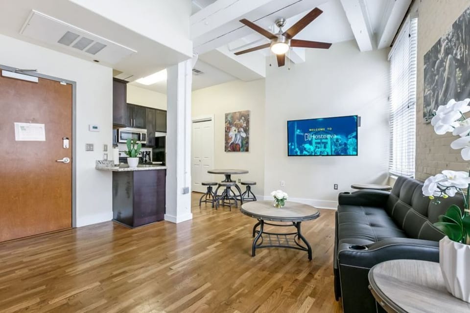 Living Room/Seating Area