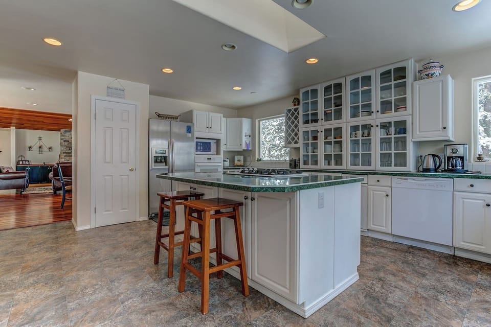 5. Full-size kitchen for the whole family to enjoy.