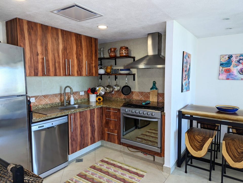 Full kitchen. Dishwasher, microwave, gas stove.