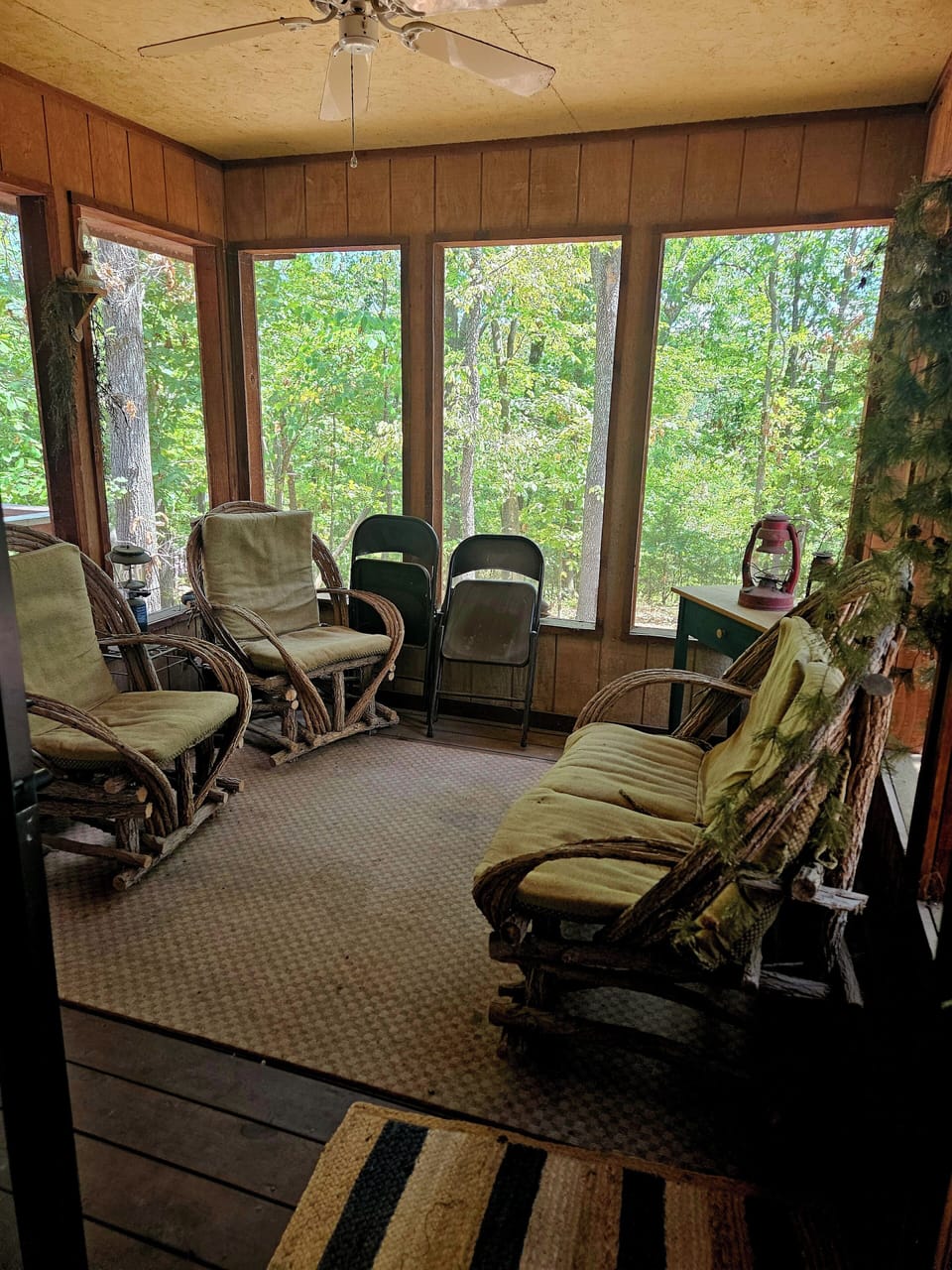 Screened in  porch off dining area