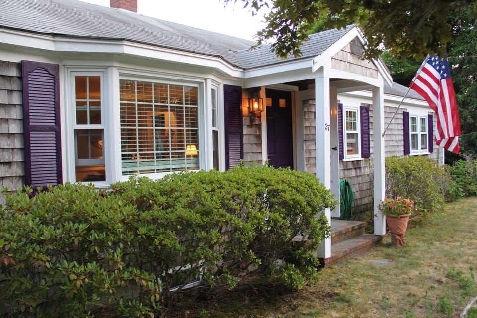 3 Bedroom Private House,  Centrally located on Cape Cod.  Easy access to all!