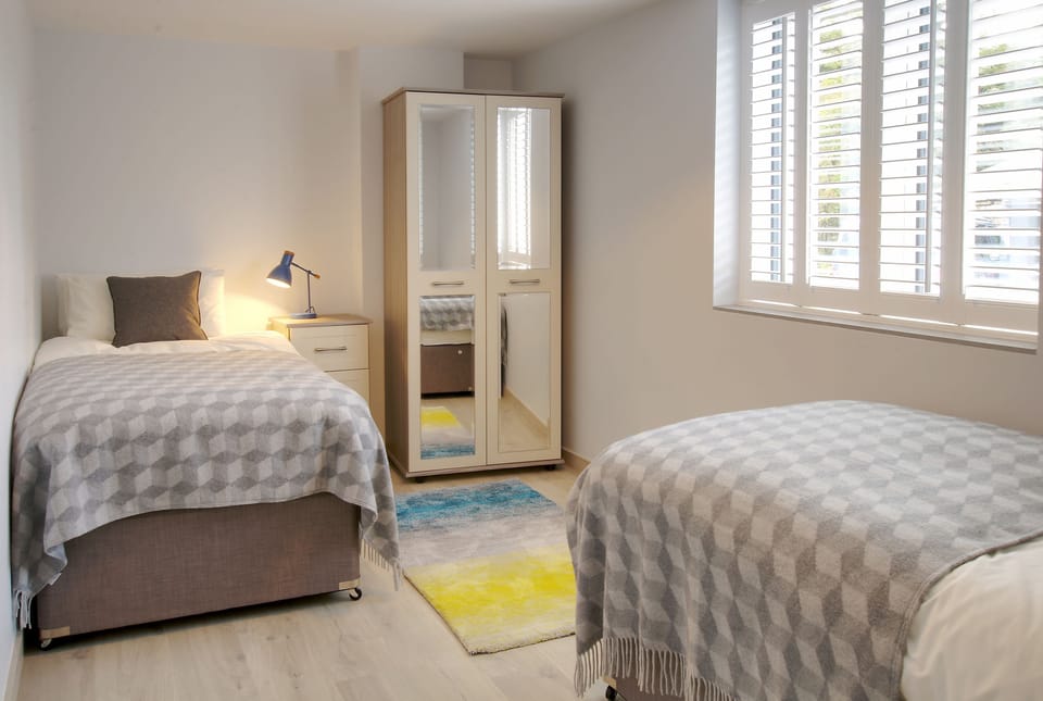 Twin bedroom