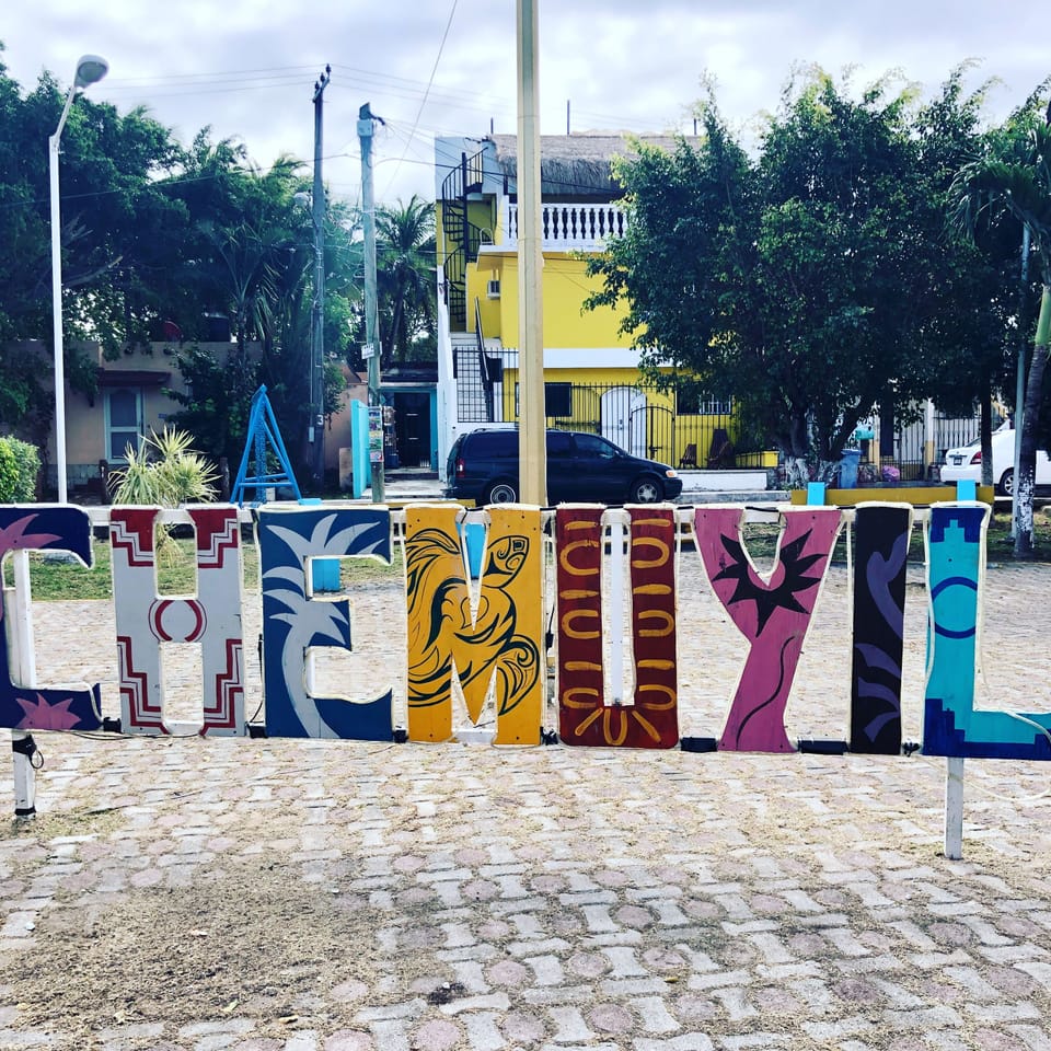 Short walk from the casa for restaurants, farmers markets, bodegas, street food