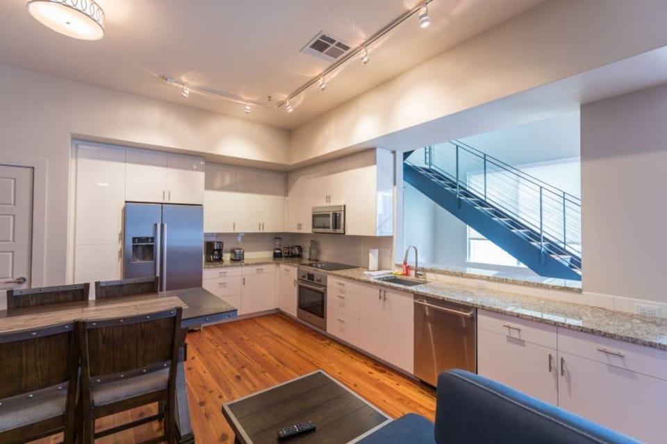 Kitchen/Dining Area