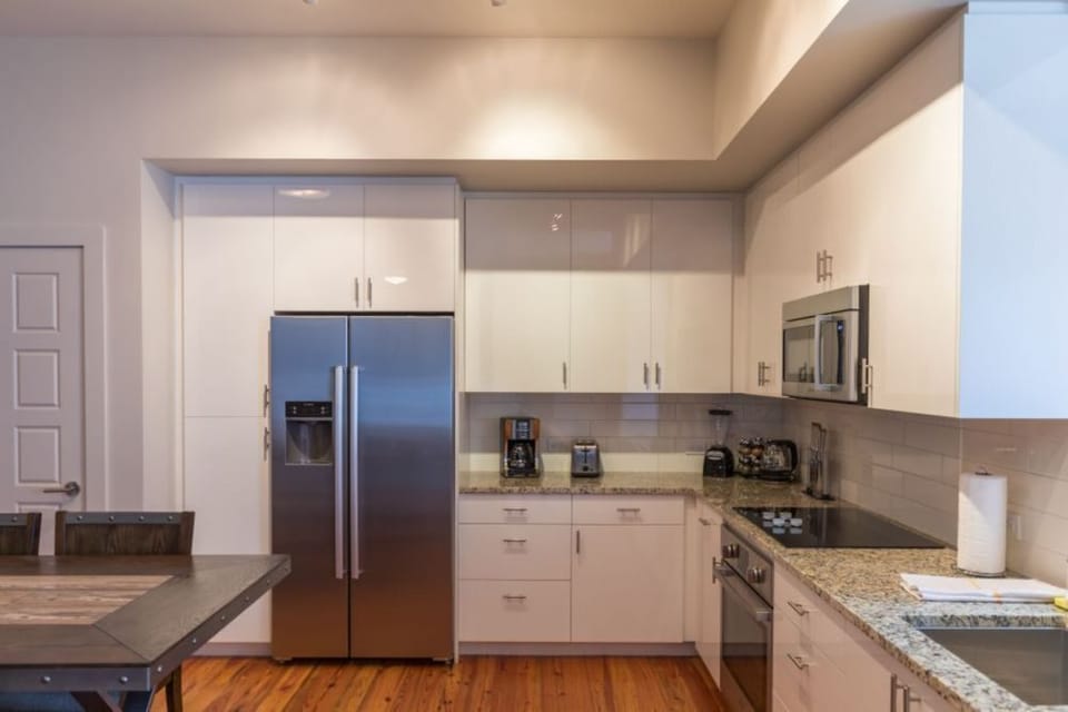 Kitchen/Dining Area