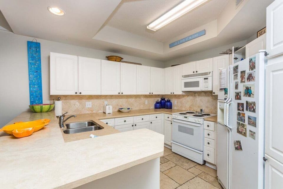 Saint Simons Grand 125 - Kitchen