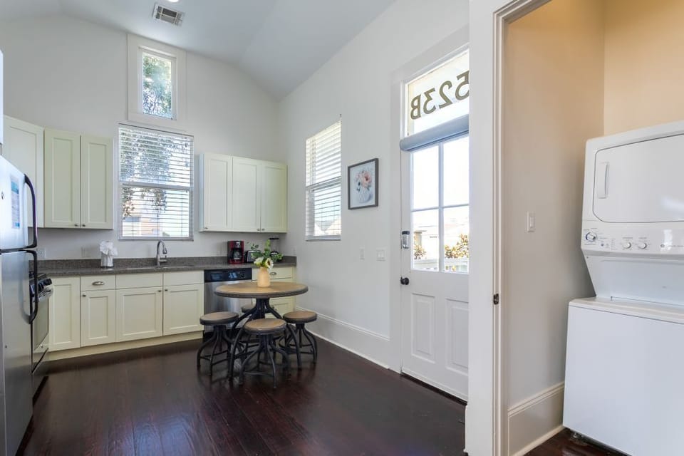 Kitchen / Laundry