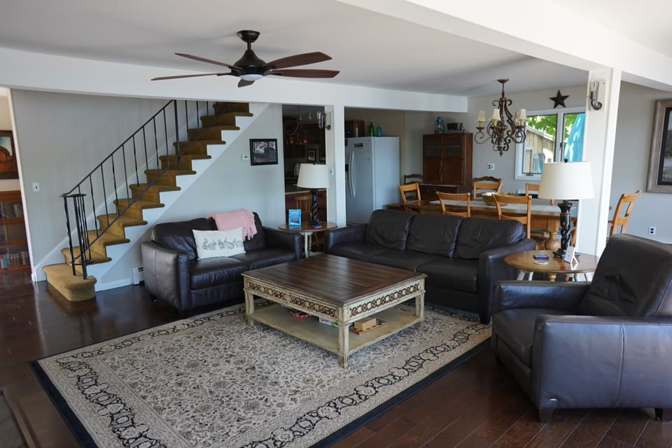 Spacious, Open floor plan with Living room, Dining Room and Kitchen
