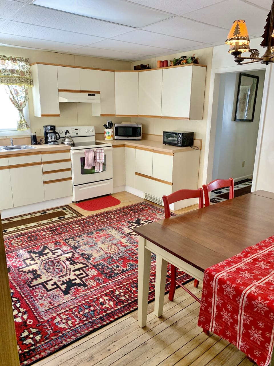 Kitchen and dining room 