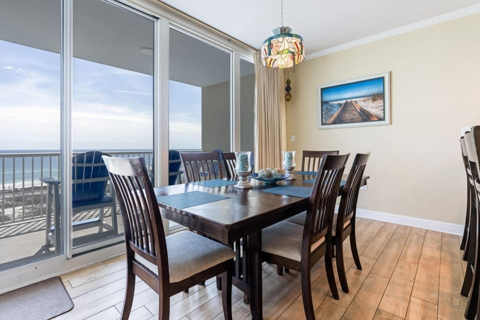 Sanibel 903 Dining Table Seats 5
