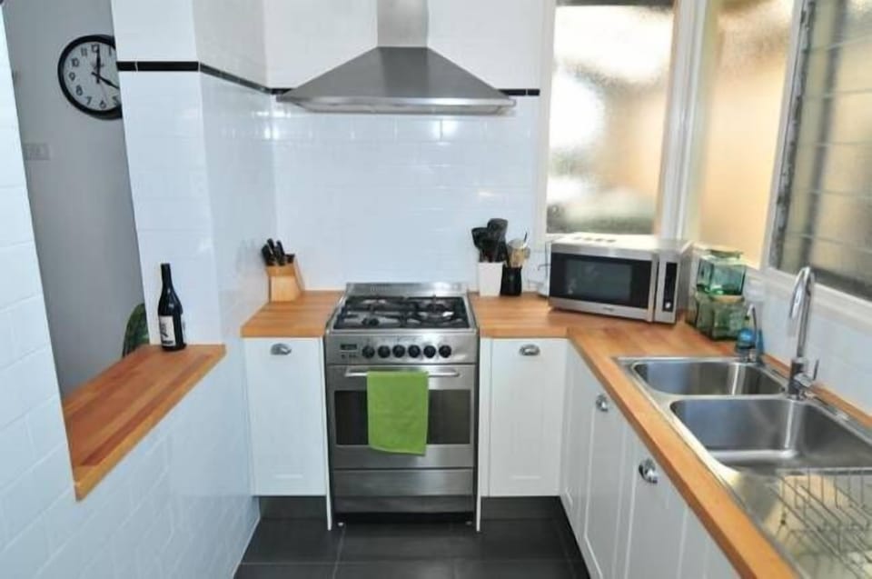 chefs cooks kitchen new renovation gas appliances coffee tea supplied light fill