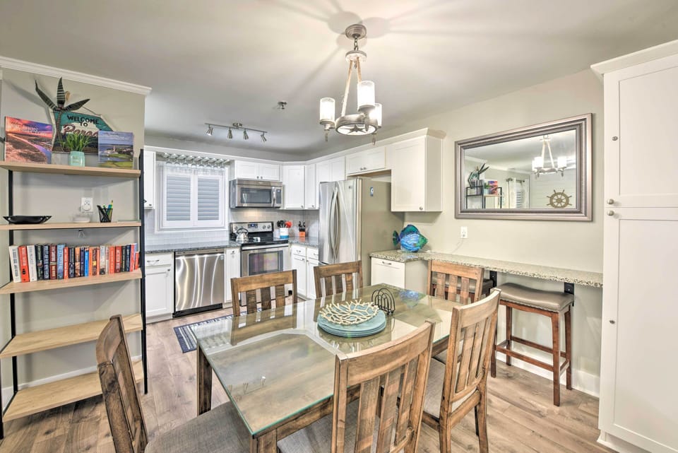 Dining Area | Dishware & Flatware