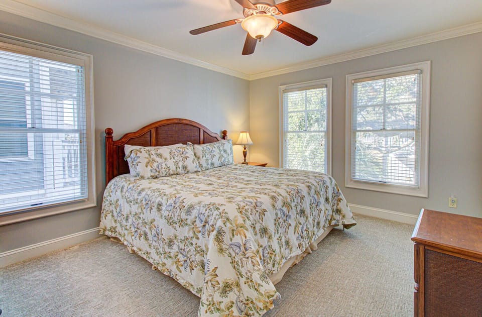 Aloha From Kure South- Bedroom