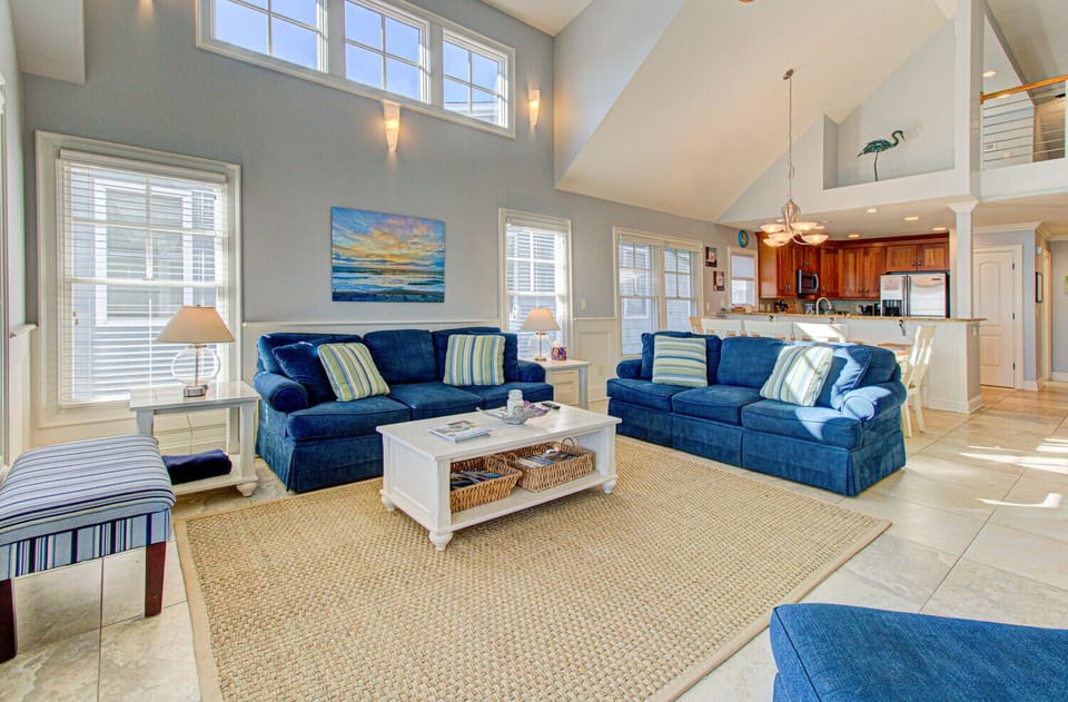 Aloha From Kure South-Living Room