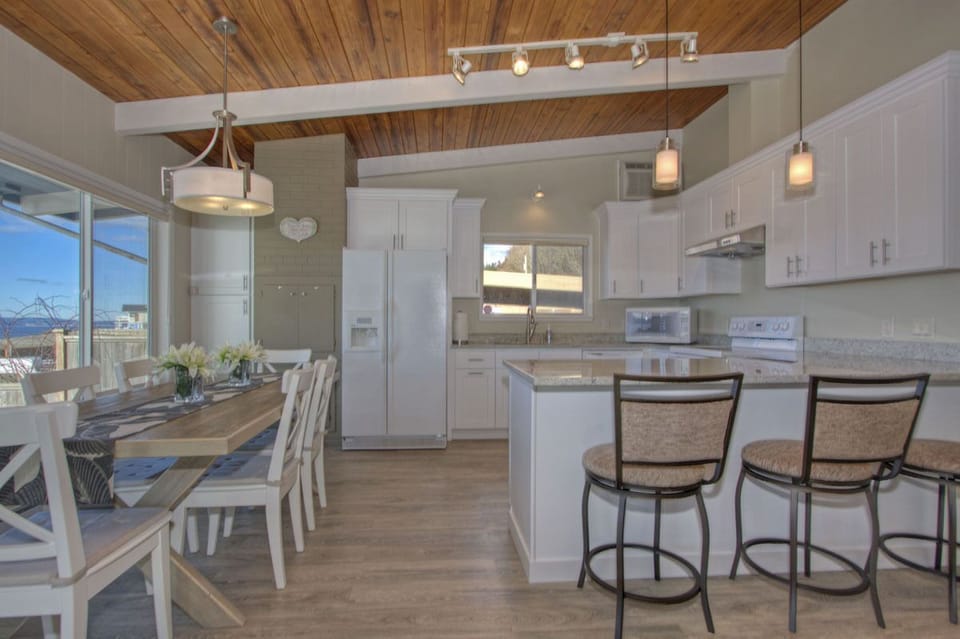 Seating for 11 adults at dining table and counter.
