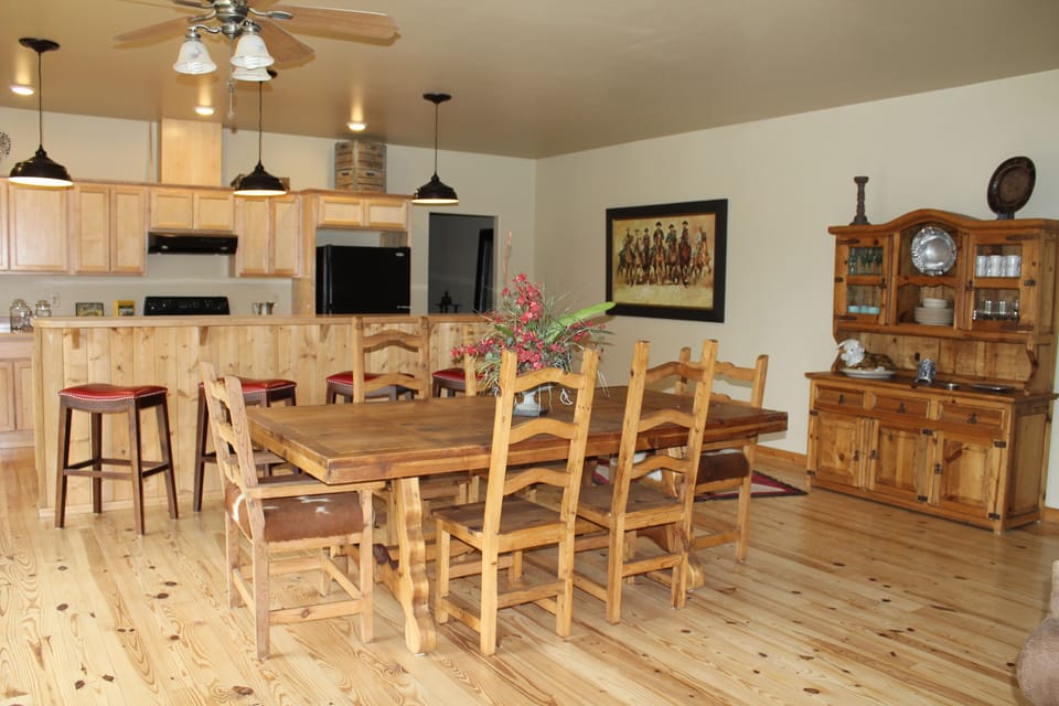 open kitchen/dinning table and 4 stools at bar