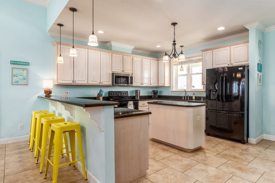 Bright, fully equipped kitchen with breakfast bar seating in this Dauphin Island beachfront rental. Open layout makes it easy to cook, gather, and entertain after a day on the Gulf Coast.